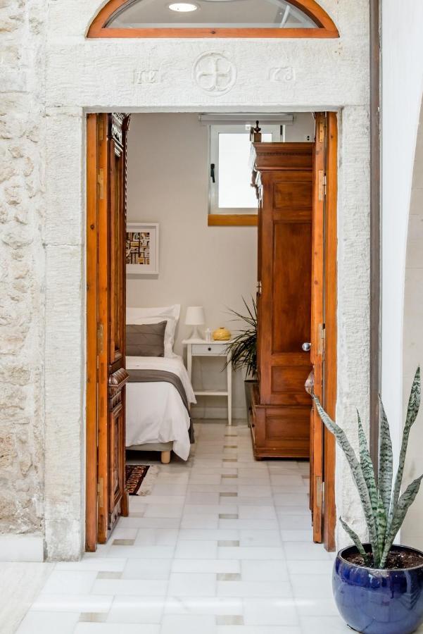 Minimalist Stone Country House Arhánesz Kültér fotó