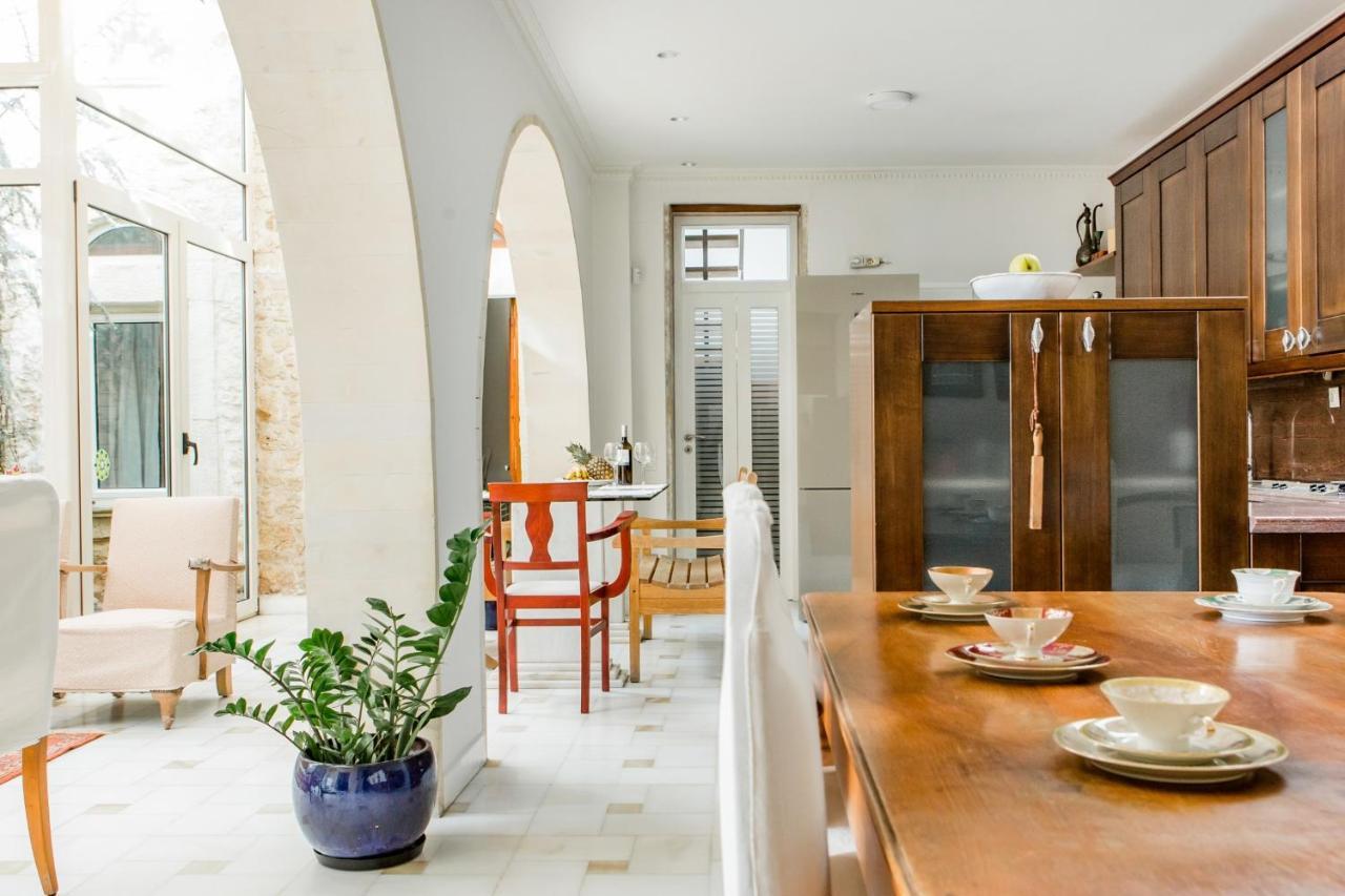 Minimalist Stone Country House Arhánesz Kültér fotó